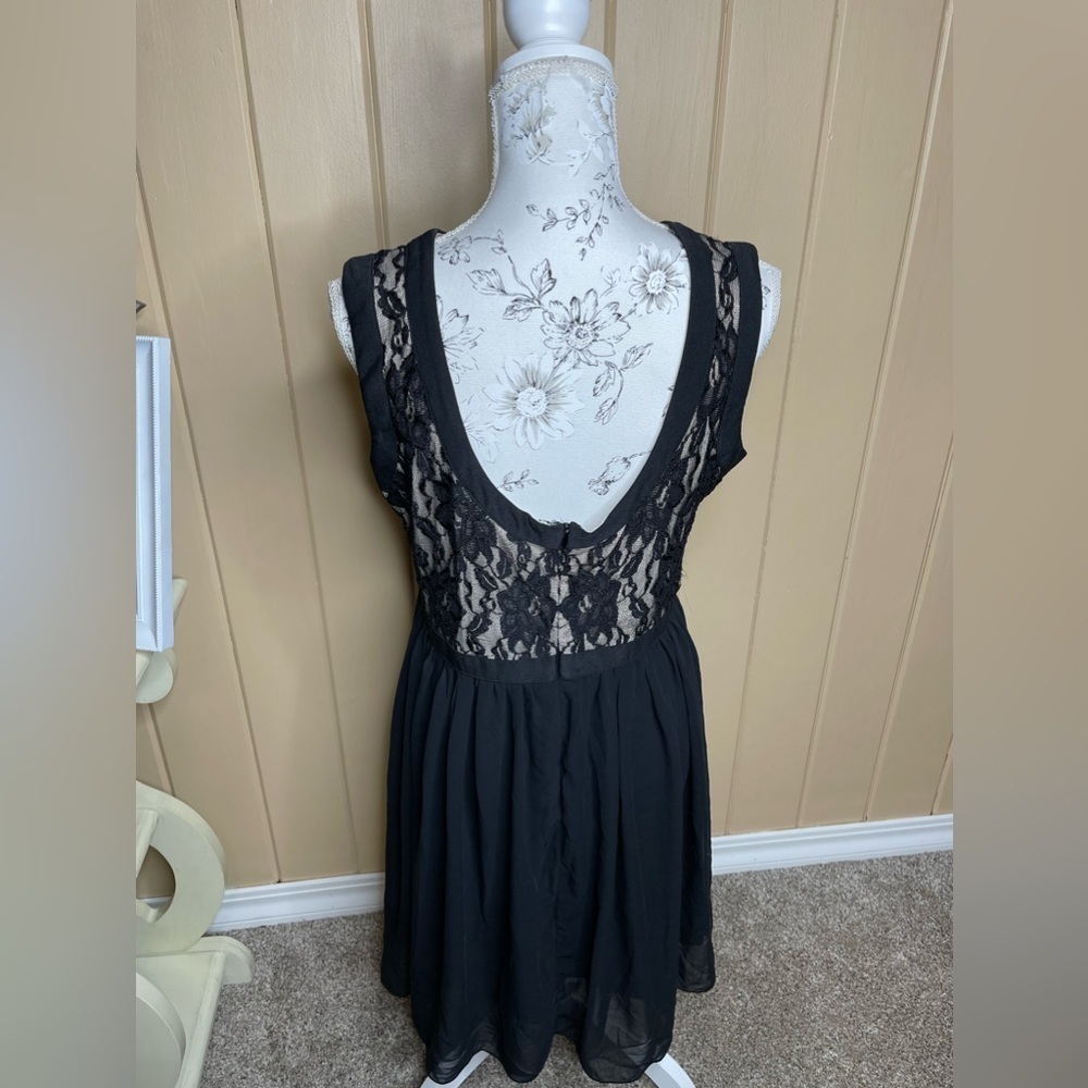 Sami Dani Women's Sleeveless Fit Flare Dress Size 12 Black Cream Lace - Picture 2 of 4